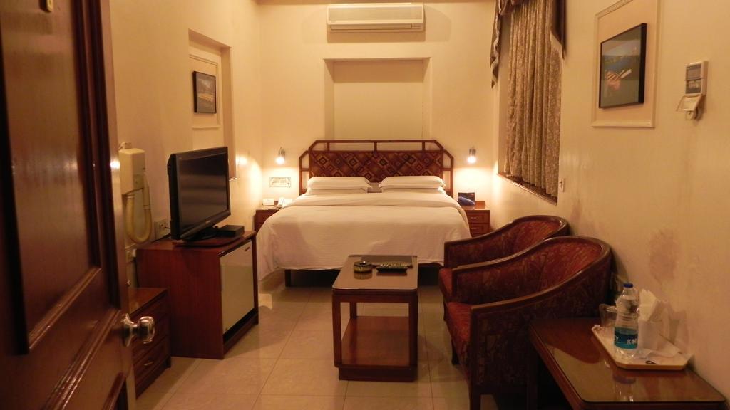 Hotel Aram Jāmnagar Camera foto